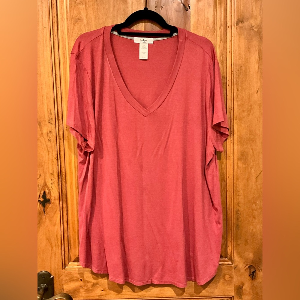 NWOT - Lovely Women’s V-neck Moa Moa Top